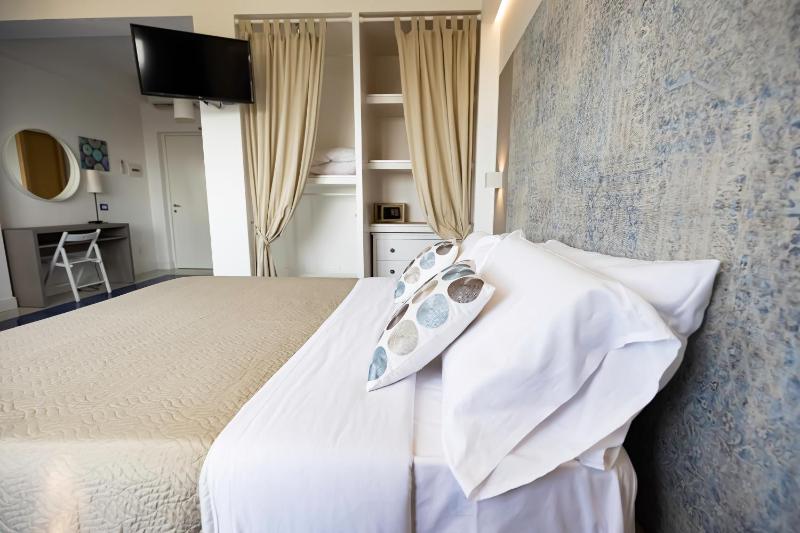 Suite with Sea View image 1