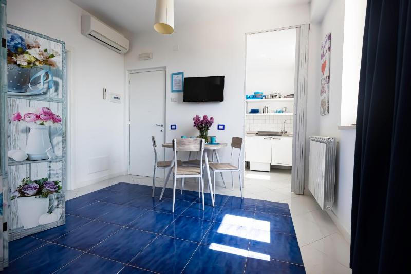 One-Bedroom Apartment image 4