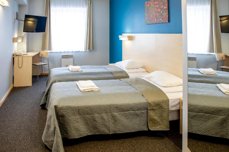 Twin Room image 3
