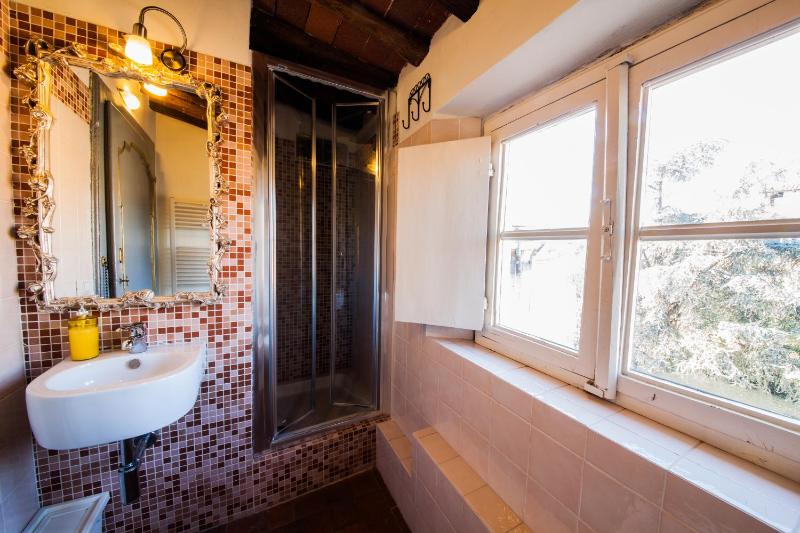 Suite with Private External Bathroom image 2