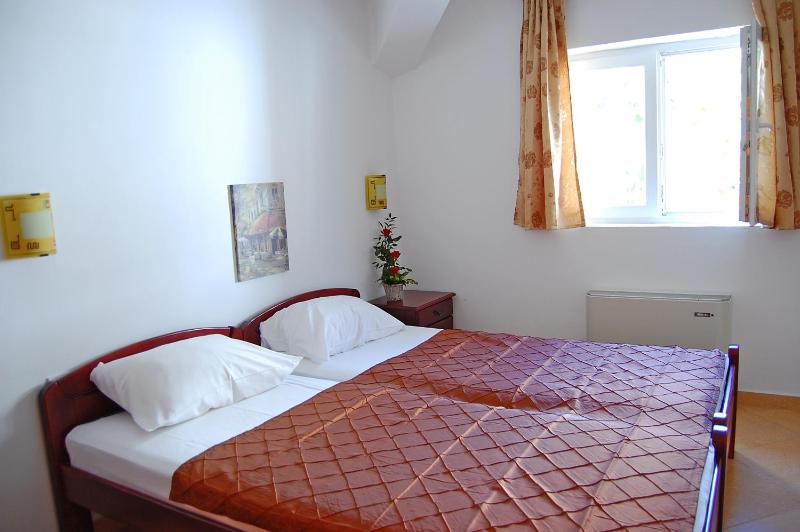 One-Bedroom Apartment image 2