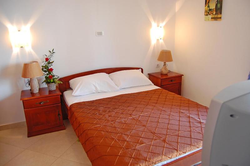 One-Bedroom Apartment image 3