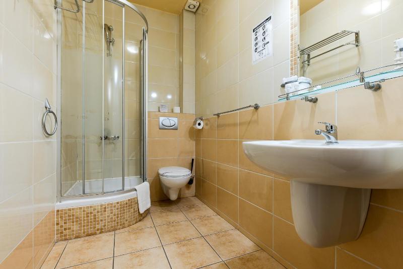 Standard Triple Room image 4