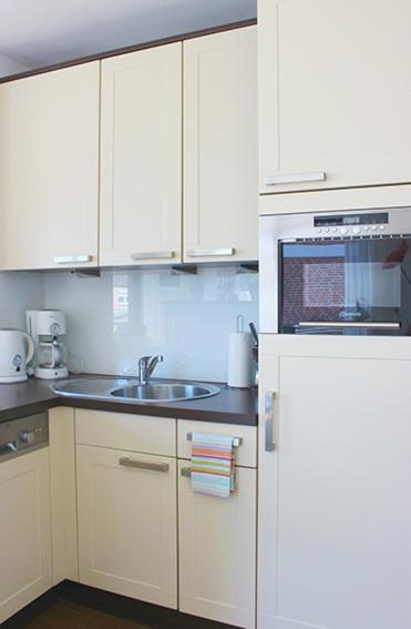 Studio Apartment with Balcony image 4