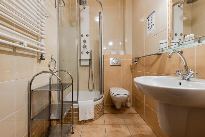 Deluxe Double Room image 3