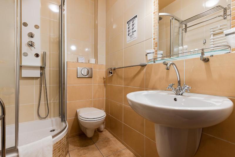 Deluxe Double Room image 2