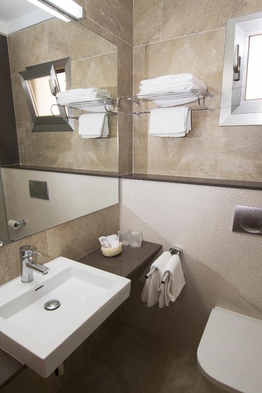 One-Bedroom Apartment with Sea View Esmeralda image 3