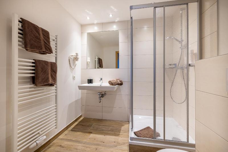 Deluxe Double Room with Balcony image 4