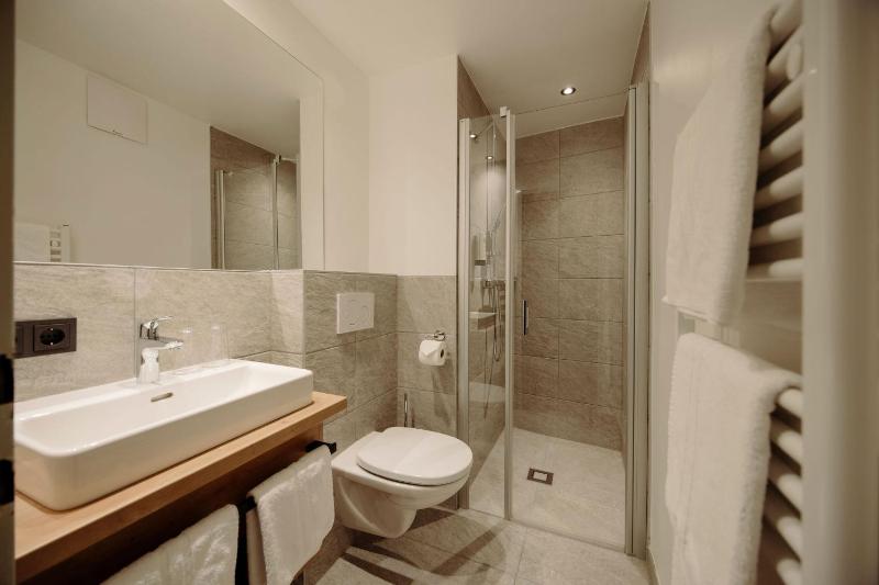 Double Room with Balcony image 3