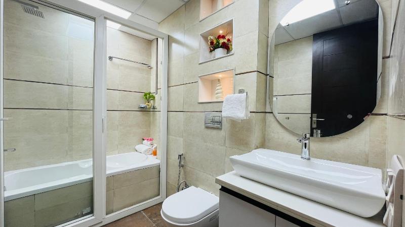 BluO Studio Noida - BathTub Gym Balcony Garden - image 12