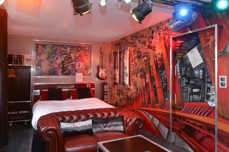 Double Room Signature Backstage image 1