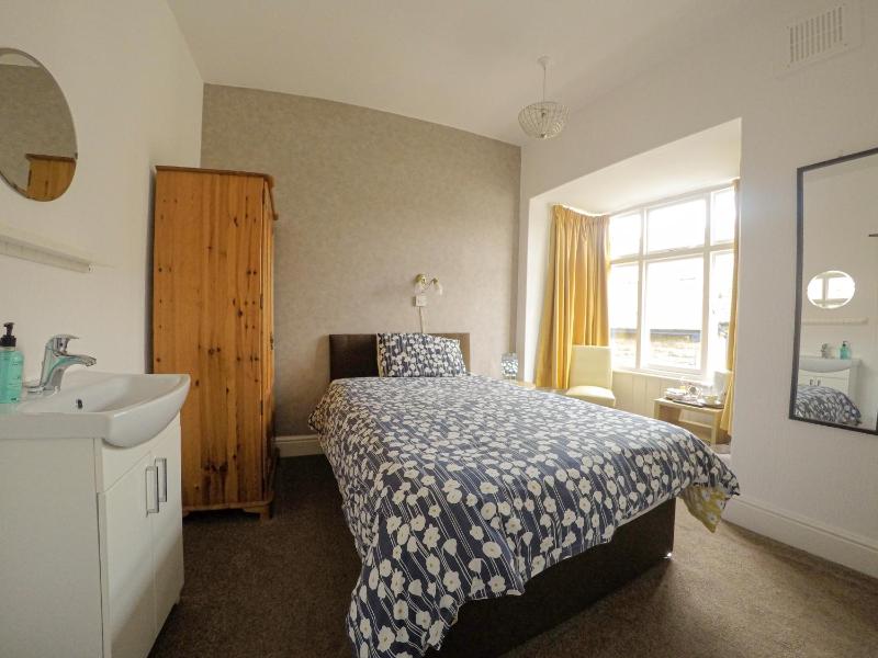 Single Room image 2
