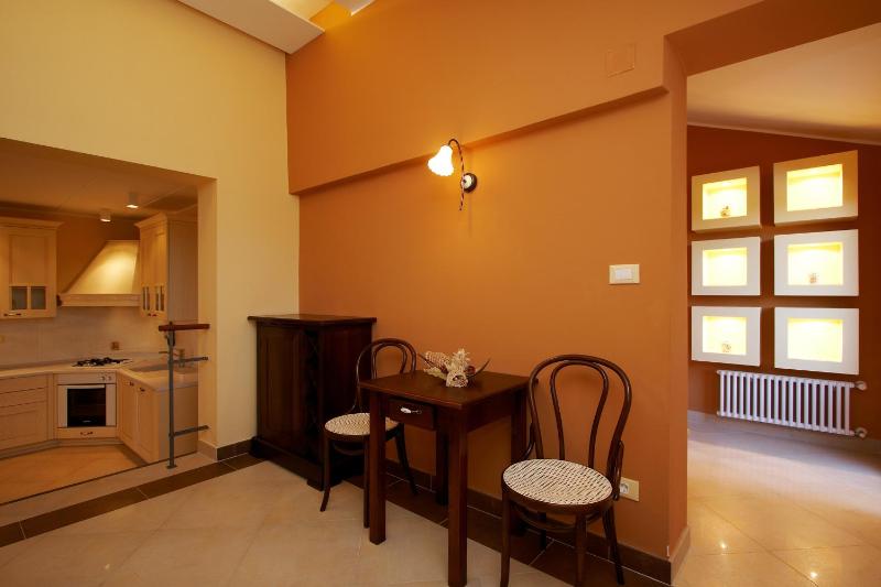 Guesthouse ''Barboska'' - big outdoor swimming pool & private tennis court - image 38