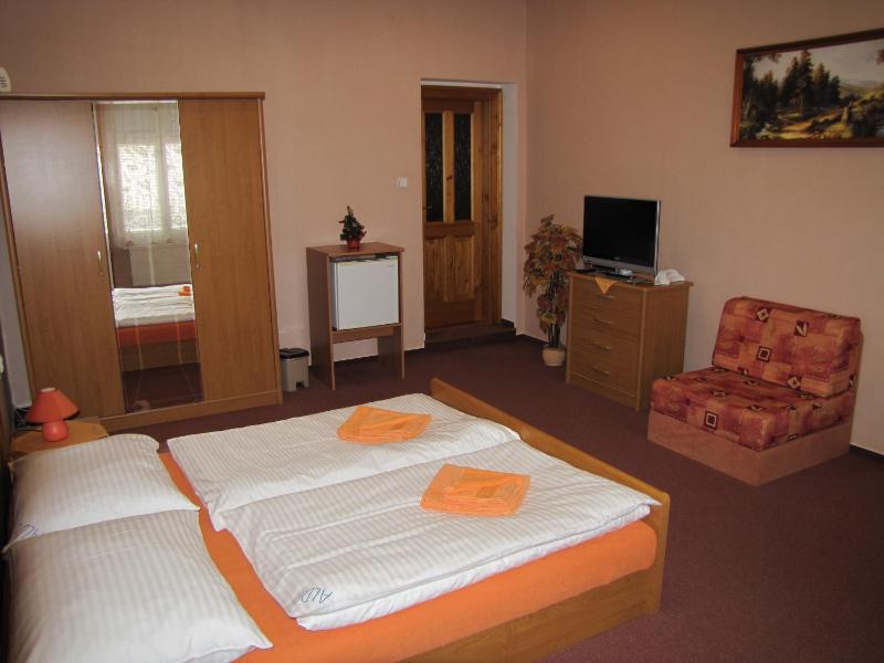 Double Room with Private Bathroom image 3