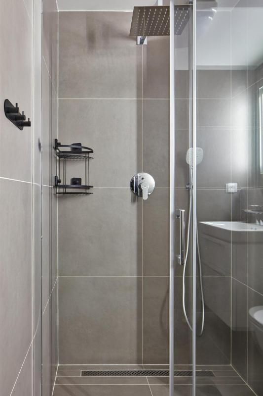 Prague Days - One-bedroom Apartment with Workspace by Vltava River in Smíchov - image 4