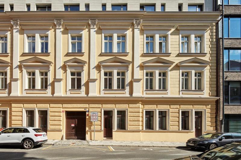 Prague Days - One-bedroom Apartment with Workspace by Vltava River in Smíchov - image 7