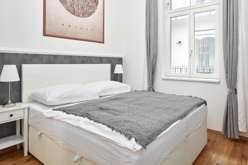 Prague Days - One-bedroom Apartment with Workspace by Vltava River in Smíchov - image 6
