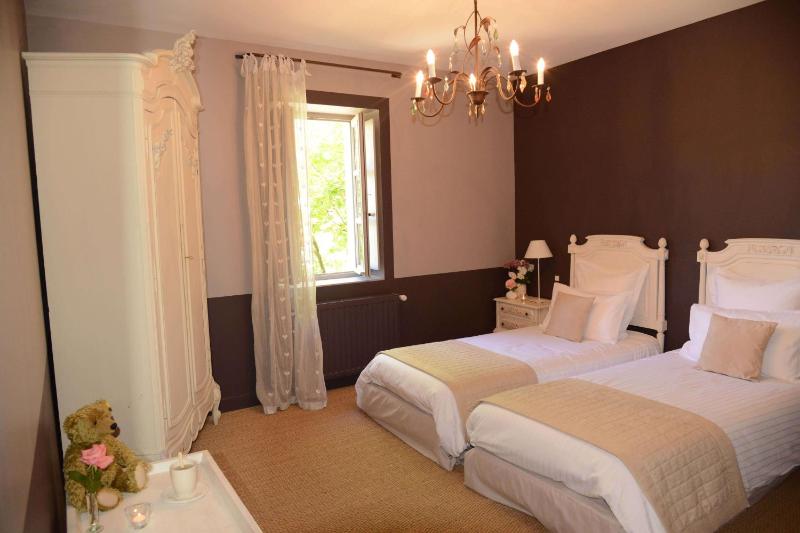 Double Room image 3