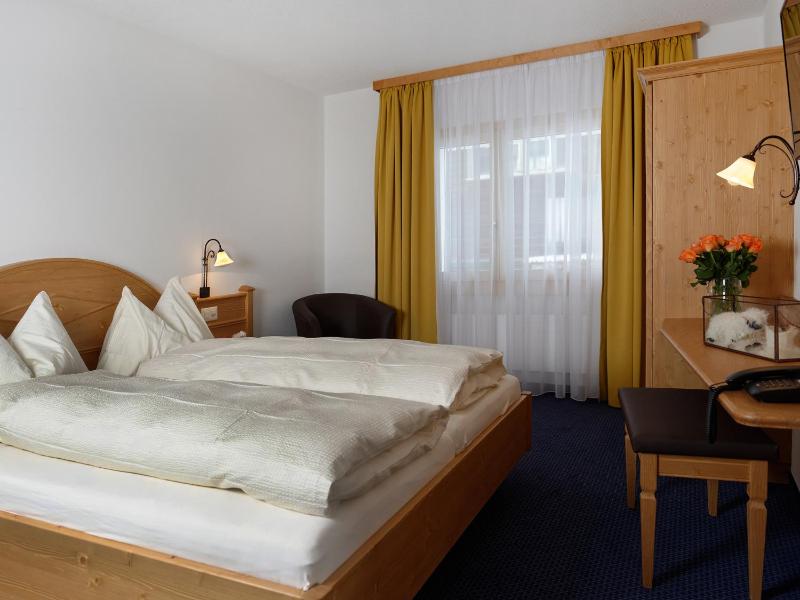Double Room image 4