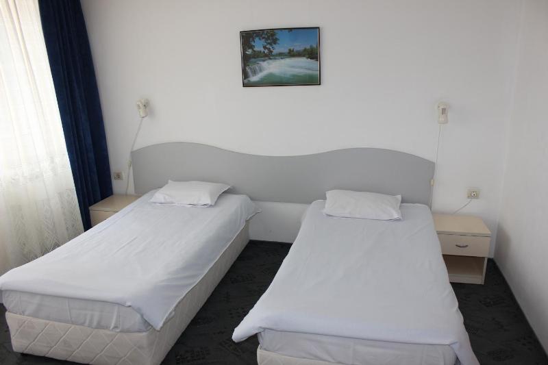 Double Room image 3