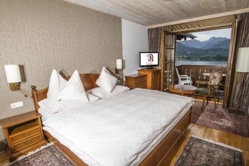Junior Suite with Balcony and Lake View image 1