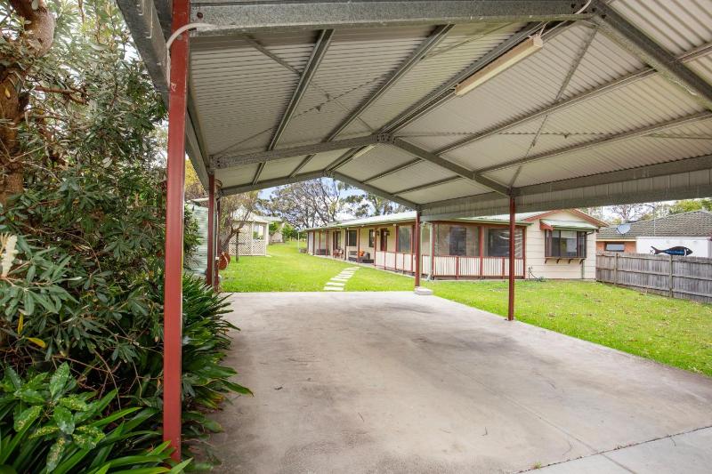 Callala Calm Pet Friendly 5 Mins Walk to Beach - image 2