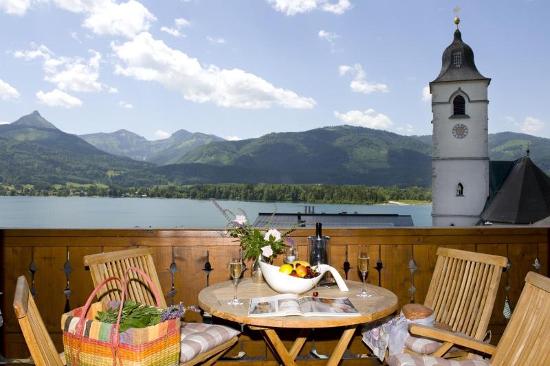 Junior Suite with Balcony and Lake View image 3