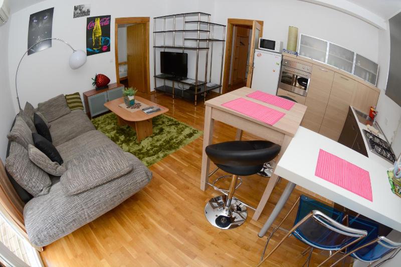 Deluxe Two-Bedroom Apartment image 2