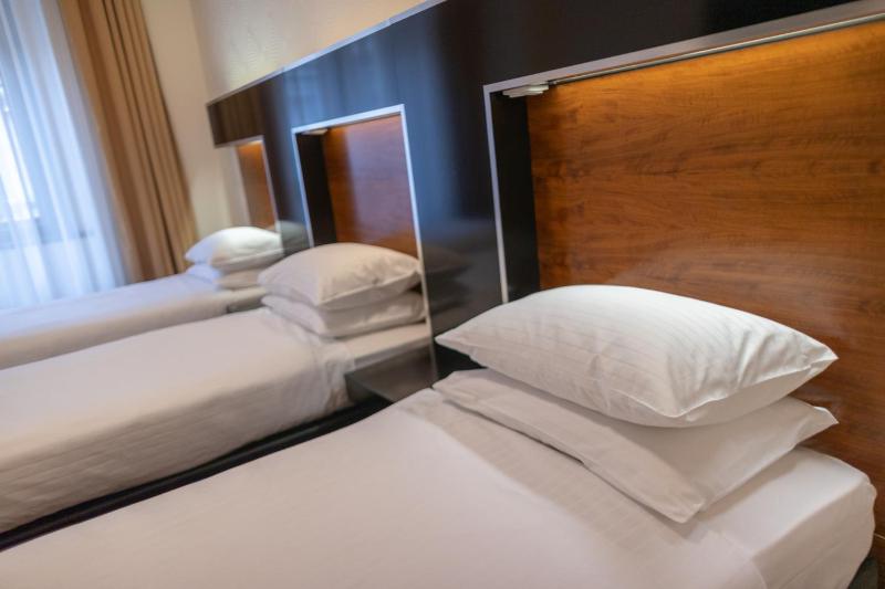 Superior Double Room with Extra Bed image 4