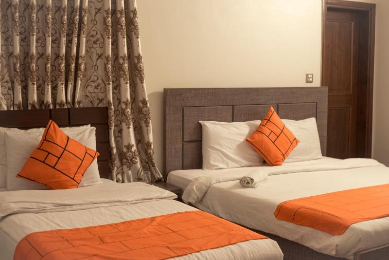 Standard Twin Room image 1