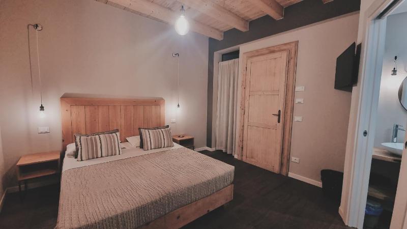 Deluxe Double Room image 4