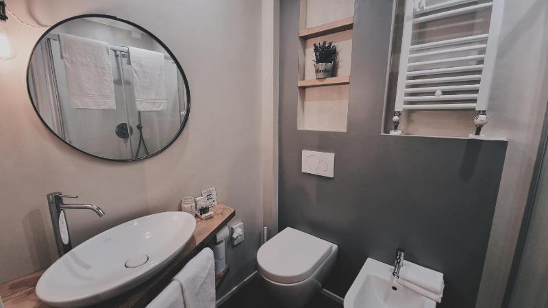 Deluxe Double Room image 2