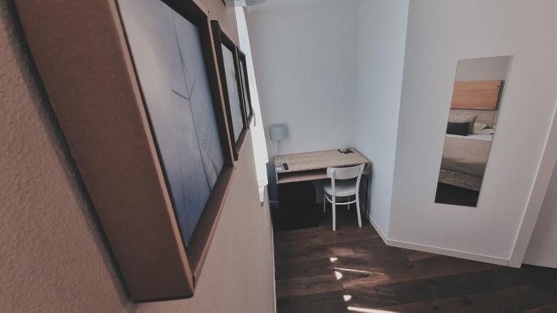 Double Room image 4