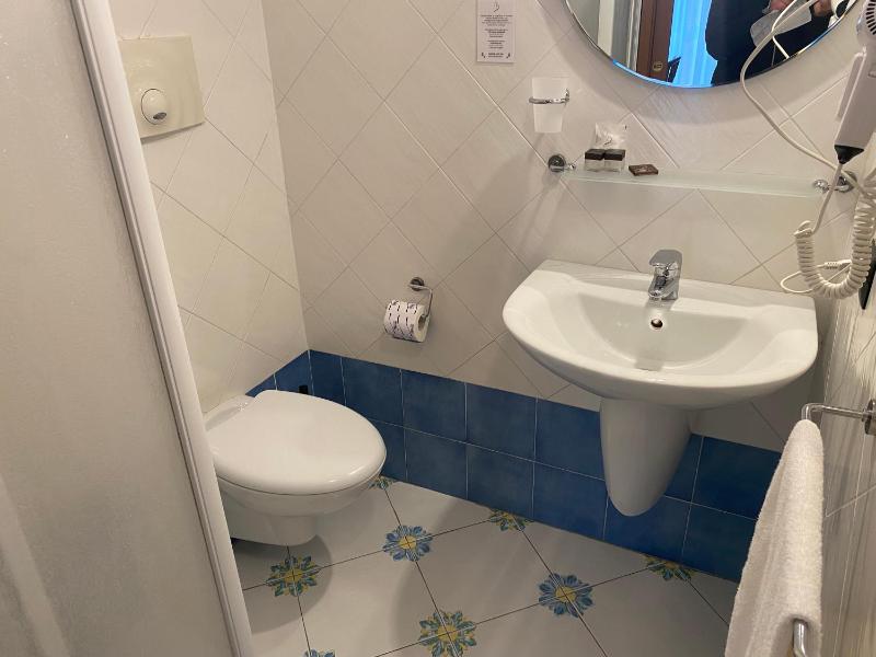 Single Room image 2
