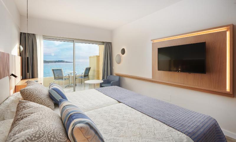 Premium Double or Twin Room image 2