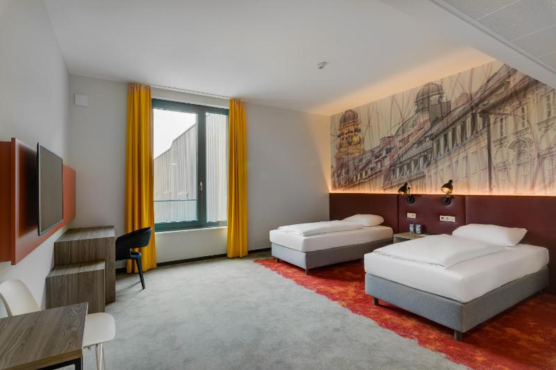 Twin Room image 3