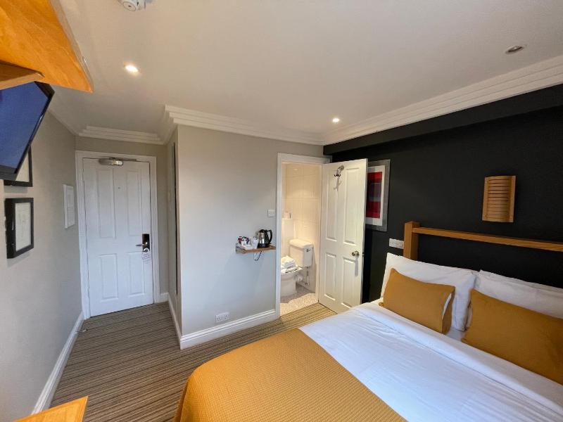 Double Room image 4