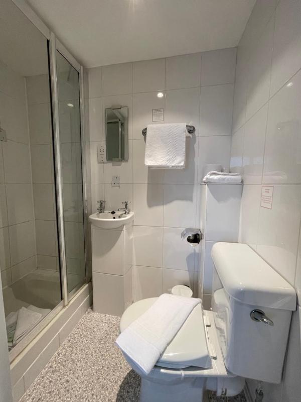 Small Double Room image 2