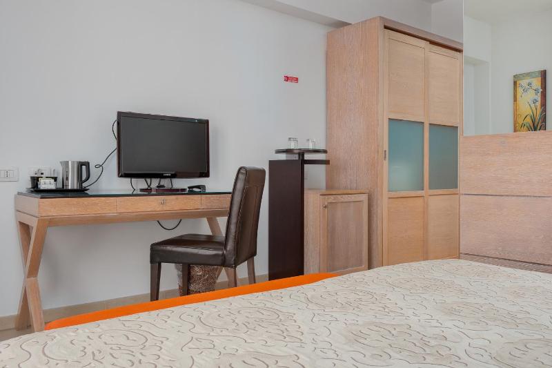 Double or Twin Room image 3
