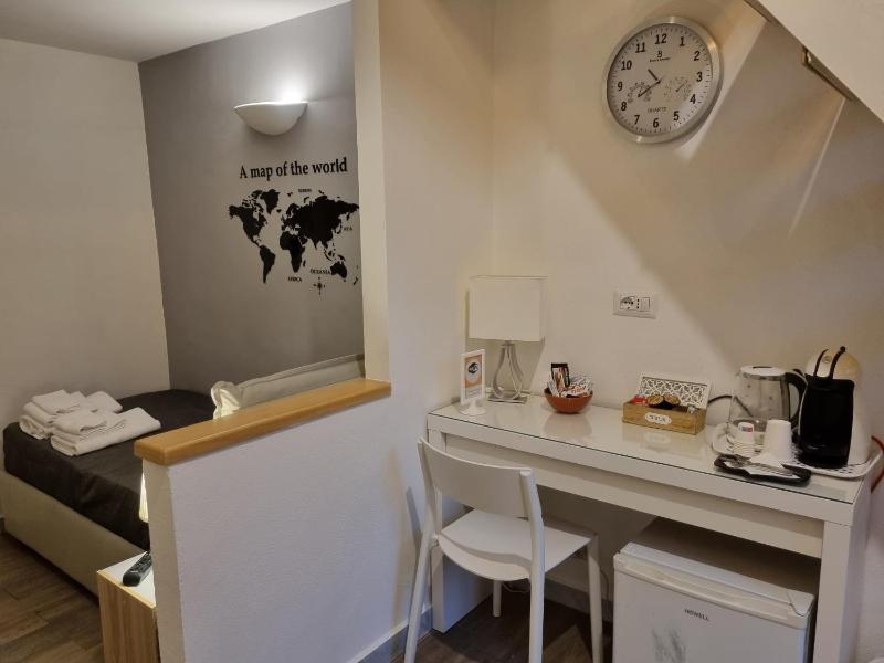 Deluxe Double Room image 2