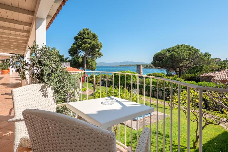 Deluxe Double or Twin Room with Sea View image 4