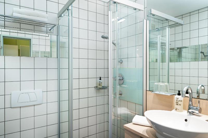 Single Room image 3
