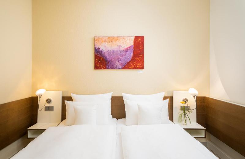 Double Room image 1