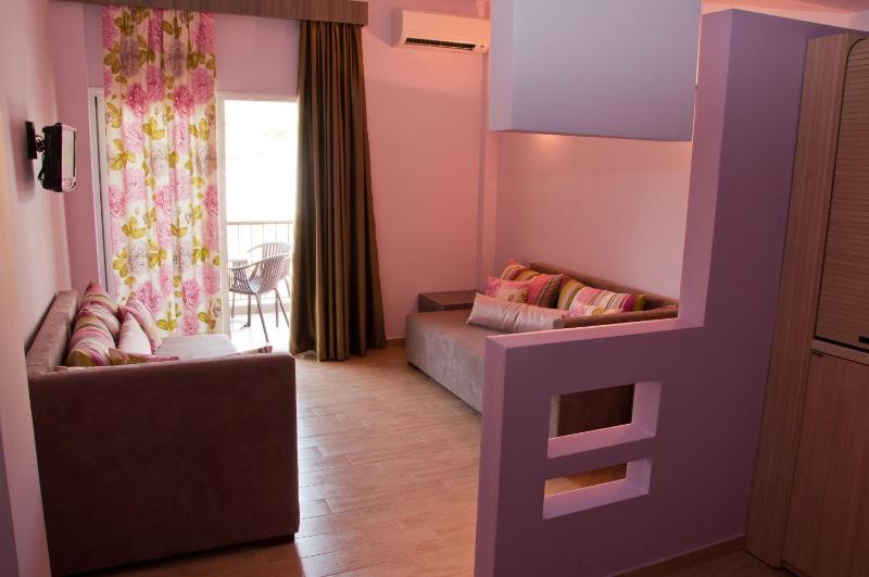 Comfort Quadruple Room image 1