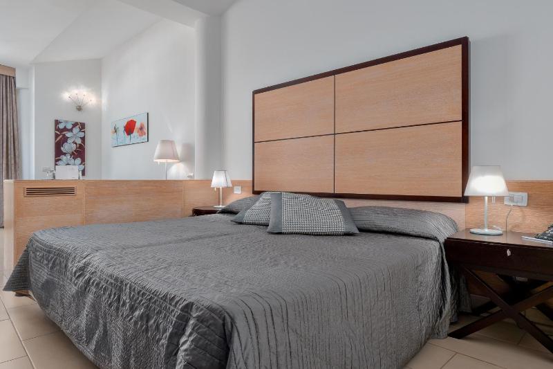 Double or Twin Room with Sea View image 1