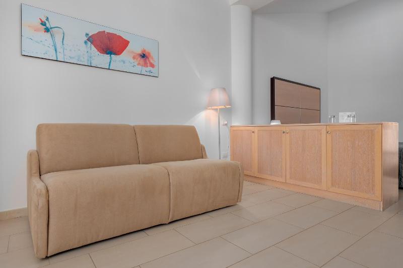 Double or Twin Room with Sea View image 4