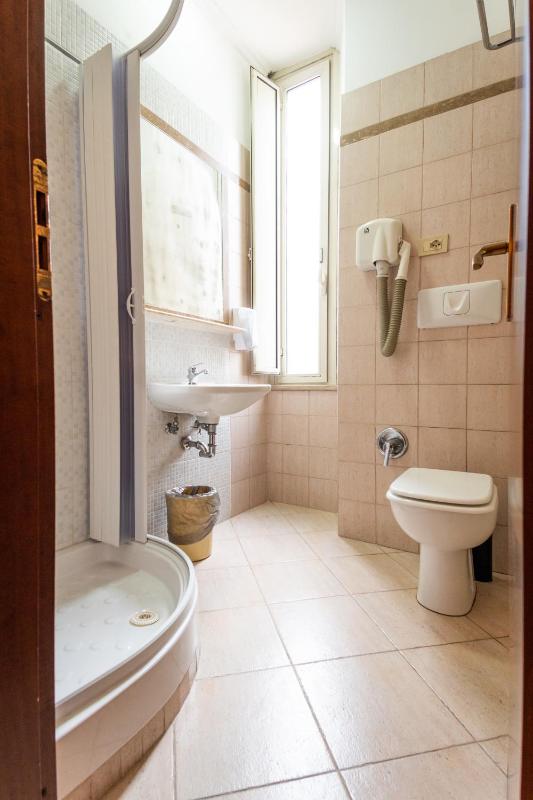 Deluxe Double or Twin Room with Balcony image 2