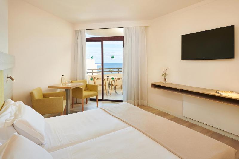 Double Room with Sea View image 1