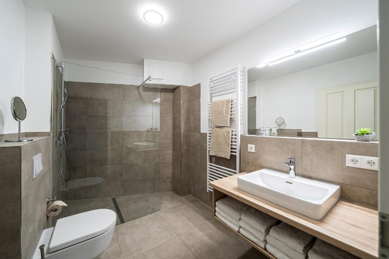 Standard Double Room with Balcony image 4