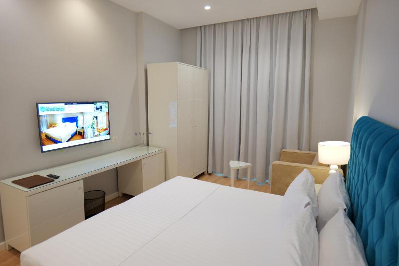 Double Room with Balcony - Ground Floor image 4